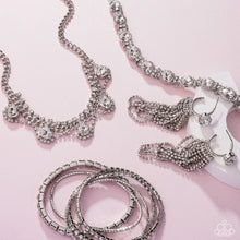 Load image into Gallery viewer, Paparazzi Accessories - Fiercely 5th Avenue - Complete Trend Blend