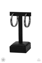 Load image into Gallery viewer, Paparazzi Accessories - GLITZY By Association - Black