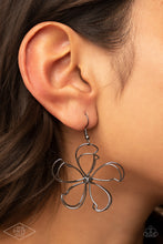 Load image into Gallery viewer, Paparazzi - Miss Daisy - Gunmetal (Large)