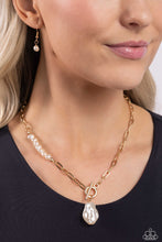 Load image into Gallery viewer, Paparazzi Accessories - Courting Cosmopolitan - Gold