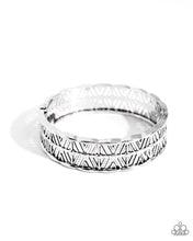 Load image into Gallery viewer, Paparazzi Accessories - ESCAPADE Artist - Silver
