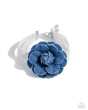 Load image into Gallery viewer, Paparazzi Accessories - Garden Genre - White
