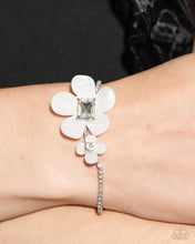 Load image into Gallery viewer, Paparazzi Accessories - Dainty Devotee - White

