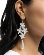 Load image into Gallery viewer, Paparazzi Accessories - Vintage Veining - White
