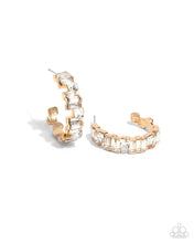 Load image into Gallery viewer, Paparazzi Accessories - Fashionably Framed - Gold
