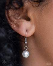 Load image into Gallery viewer, Paparazzi Accessories - Vintage Vibe - White
