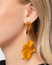 Load image into Gallery viewer, Paparazzi Accessories - Malibu Moderato - Gold
