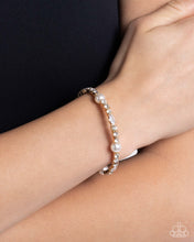 Load image into Gallery viewer, Paparazzi Accessories - Ladylike Leader - Gold
