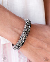 Load image into Gallery viewer, Paparazzi Accessories - Enchanting Entrant - Silver
