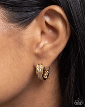 Load image into Gallery viewer, Paparazzi Accessories - Off the Beaten Track - Gold
