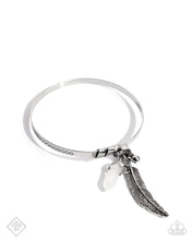 Load image into Gallery viewer, Paparazzi Accessories - Restful Reunion - White
