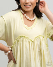 Load image into Gallery viewer, Paparazzi Accessories - Complete Look - Pearl Platoon - Pink
