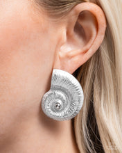 Load image into Gallery viewer, Paparazzi Accessories - Chill Conch - White
