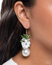 Load image into Gallery viewer, Paparazzi Accessories - Bouquet Beholder - White
