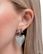 Load image into Gallery viewer, Paparazzi Accessories - Dynamic Disposition - Silver
