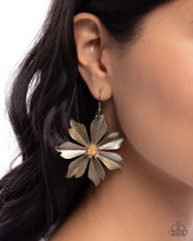 Load image into Gallery viewer, Paparazzi Accessories - Floral Fascination - Brass
