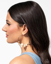 Load image into Gallery viewer, Paparazzi Accessories - Seashell Sonnet - Gold
