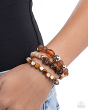 Load image into Gallery viewer, Paparazzi Accessories - Seasonal Stretch - Brown
