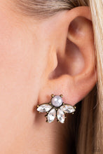 Load image into Gallery viewer, Paparazzi Accessories - Stellar Showcase - Brass
