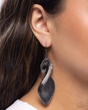 Load image into Gallery viewer, Paparazzi Accessories - Skinny Spiral - Black
