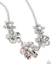 Load image into Gallery viewer, Paparazzi Accessories - FLOWER Move - Orange
