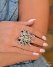 Load image into Gallery viewer, Paparazzi Accessories - Artistic Movement - Green
