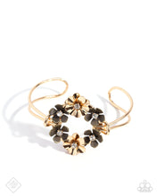 Load image into Gallery viewer, Paparazzi Accessories - Genuine Garden - Gold
