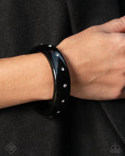 Load image into Gallery viewer, Paparazzi Accessories - Cheeky Chic - Black
