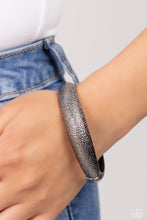Load image into Gallery viewer, Paparazzi Accessories - Rippling Reunion - Black

