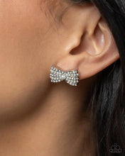 Load image into Gallery viewer, Paparazzi Accessories - Complete Look - White
