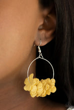 Load image into Gallery viewer, Paparazzi - Flirty Florets - Yellow
