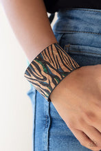 Load image into Gallery viewer, Paparazzi Accessories - SHOW YOUR TRUE STRIPES - BLUE
