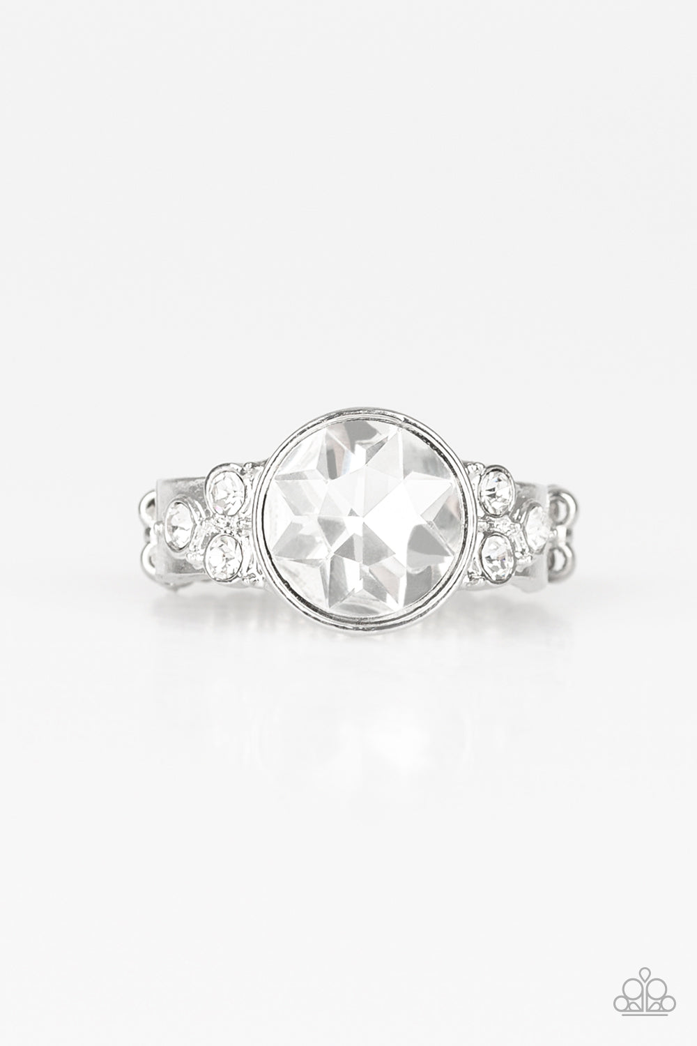 Paparazzi - Poshly Pampered - White