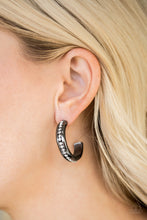 Load image into Gallery viewer, Paparazzi Accessories - 5th Avenue Fashionista - Black
