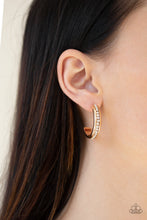 Load image into Gallery viewer, Paparazzi Accessories - 5th Avenue Fashionista - Gold
