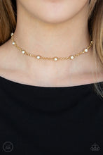 Load image into Gallery viewer, Paparazzi Accessories - Stunningly Stunning - Gold
