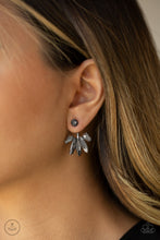 Load image into Gallery viewer, Paparazzi Accessories - Stunningly Striking - Black
