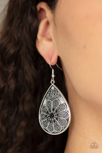 Load image into Gallery viewer, Paparazzi - Banquet Bling - Black
