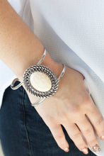 Load image into Gallery viewer, Paparazzi - Desert Aura - White
