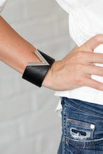 Load image into Gallery viewer, Paparazzi - Claws Out - Black
