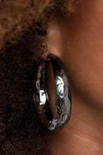 Load image into Gallery viewer, Paparazzi Accessories - Hey, HAUTE-Shot - Black
