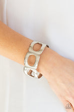 Load image into Gallery viewer, Paparazzi - In OVAL Your Head - Silver
