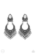 Load image into Gallery viewer, Paparazzi Accessories - Summery Gardens - White
