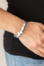 Load image into Gallery viewer, Paparazzi - Pebble Paradise - Silver
