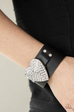 Load image into Gallery viewer, Paparazzi Accessories - Flauntable Flirt - Black
