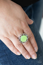 Load image into Gallery viewer, Paparazzi - Encompassing Pearlescence - Green
