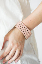 Load image into Gallery viewer, Paparazzi - Glamp Champ - Pink
