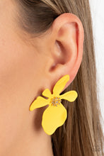 Load image into Gallery viewer, Paparazzi - Hawaiian Heiress - Yellow
