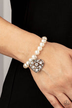 Load image into Gallery viewer, Paparazzi - Cutely Crushing - White
