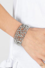 Load image into Gallery viewer, Paparazzi - Courtyard Couture - Silver
